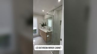 Kabinet cermin kamar mandi dipimpin