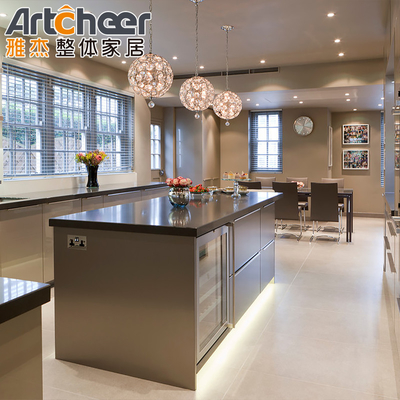 Perabot dapur Lemari penyimpanan kayu solid dengan desain modular dan warna yang disesuaikan